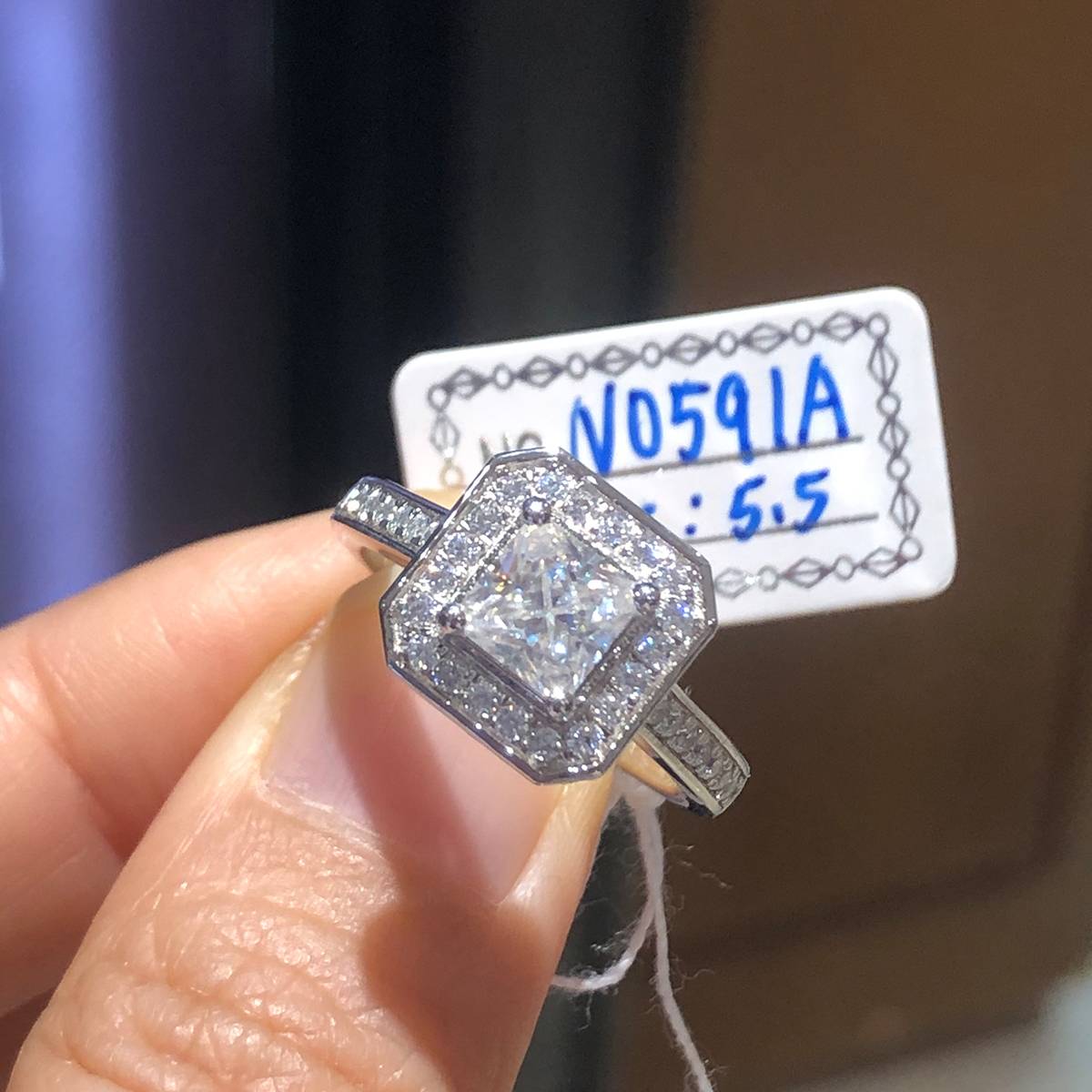 公主方女戒S925银镀白金定制选款主石莫桑钻1.0ct/副石高碳钻